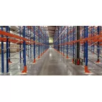 Allée de rack à palettes