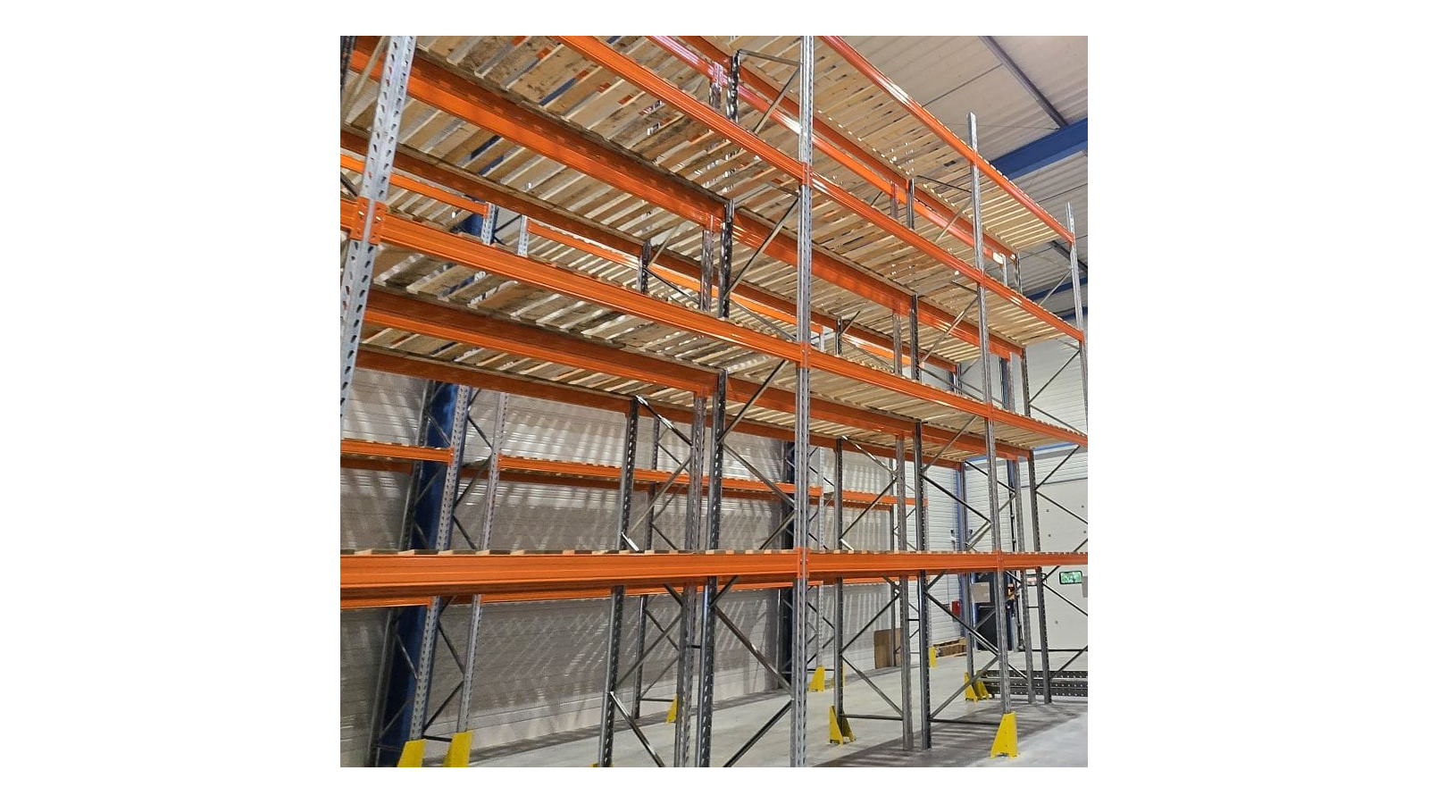 Rack à palettes MULTIPRO L équipés de niveaux de caillebotis bois à claire voie