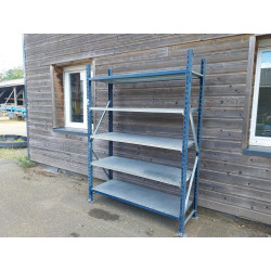 Rayonnage mi-lourd Mécalux. Des installations robustes pour structurer efficacement les espaces de stockage.