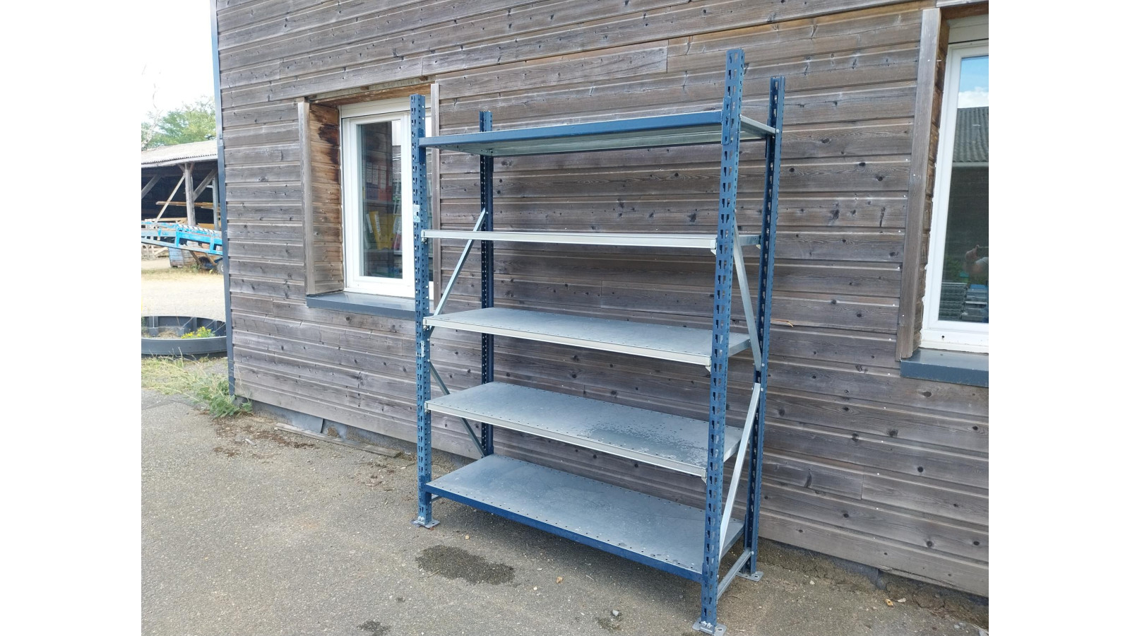 Rayonnage mi-lourd Mécalux. Des installations robustes pour structurer efficacement les espaces de stockage.