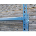 Rayonnage mi-lourd Mécalux. Des installations robustes pour structurer efficacement les espaces de stockage.