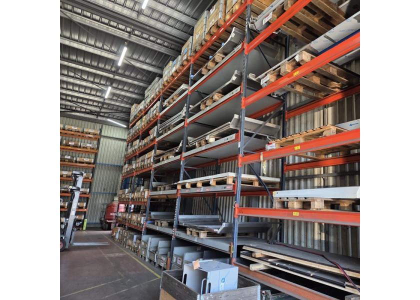 Nouvel arrivage de racks d’occasion MIC SPICA.
Une solution de stockage robuste et économique pour vos palettes.