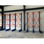 Cantilever double face DF10 Epoxy installé dans un bâtiment industriel.