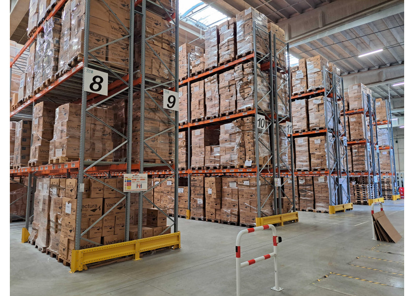 Rack à palettes FERALCO d'occasion. Chaque palette trouve sa place grâce à nos solutions de stockage d'occasion reconditionnées.