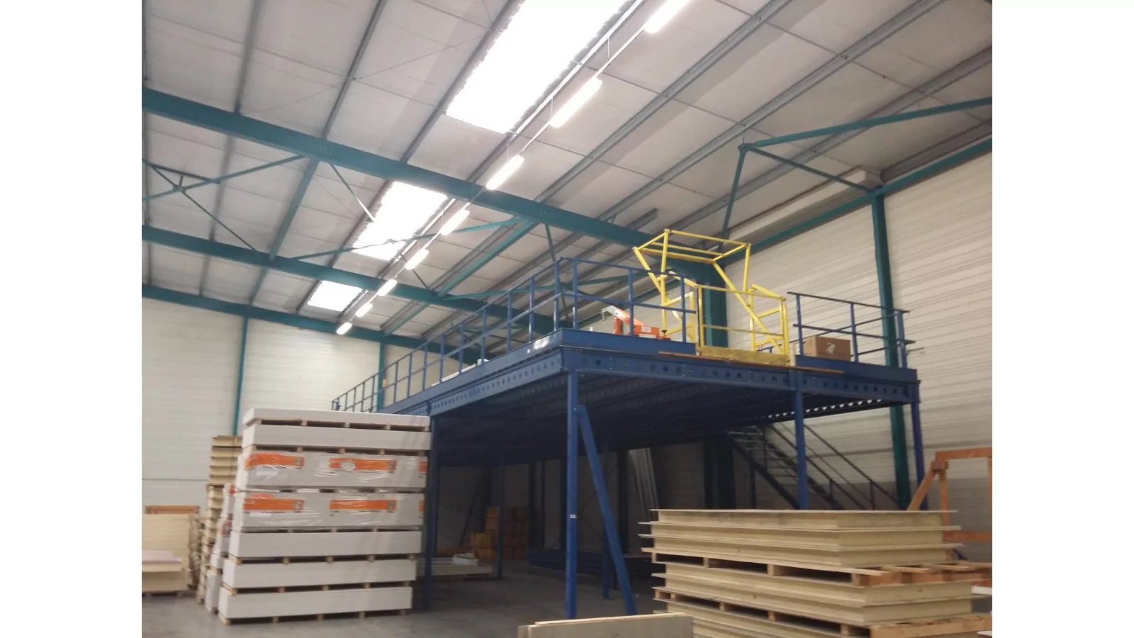 Plate-forme de 78 m² - C.U.R. 350 kg/m²
