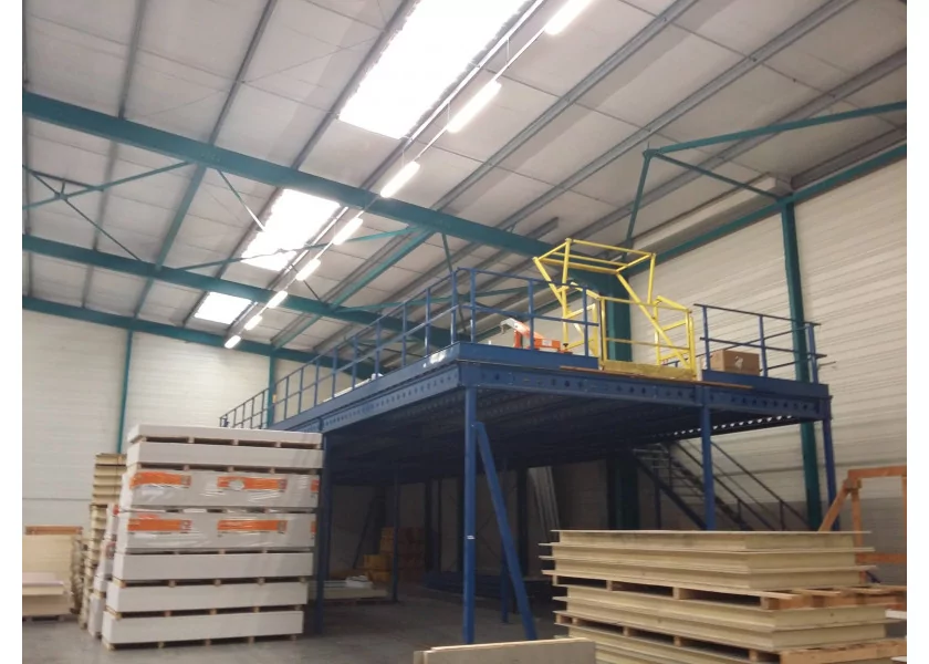 Plate-forme de 78 m² - C.U.R. 350 kg/m²